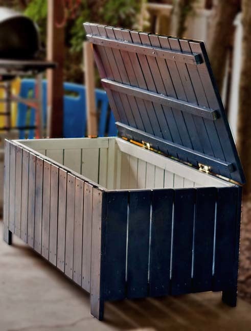 DIY Outdoor Storage Bench From Pallets