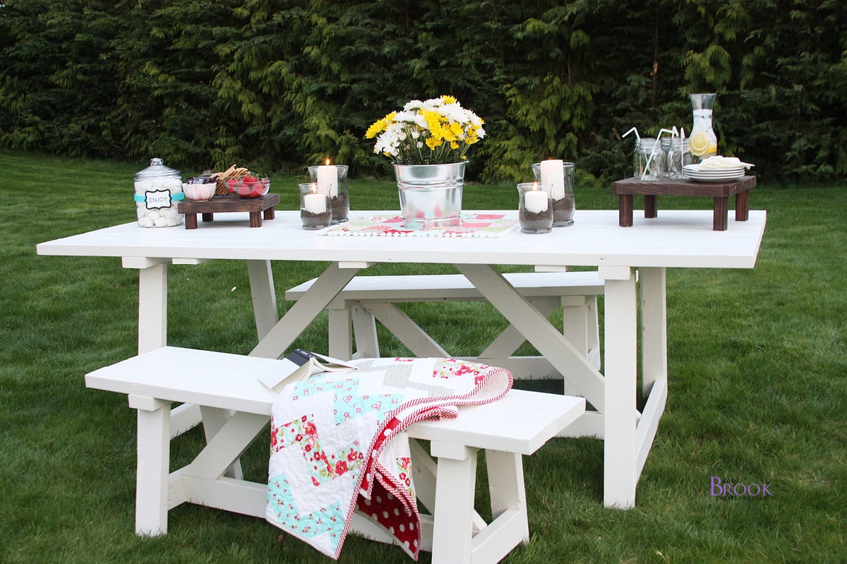 pretty country outdoor dining set