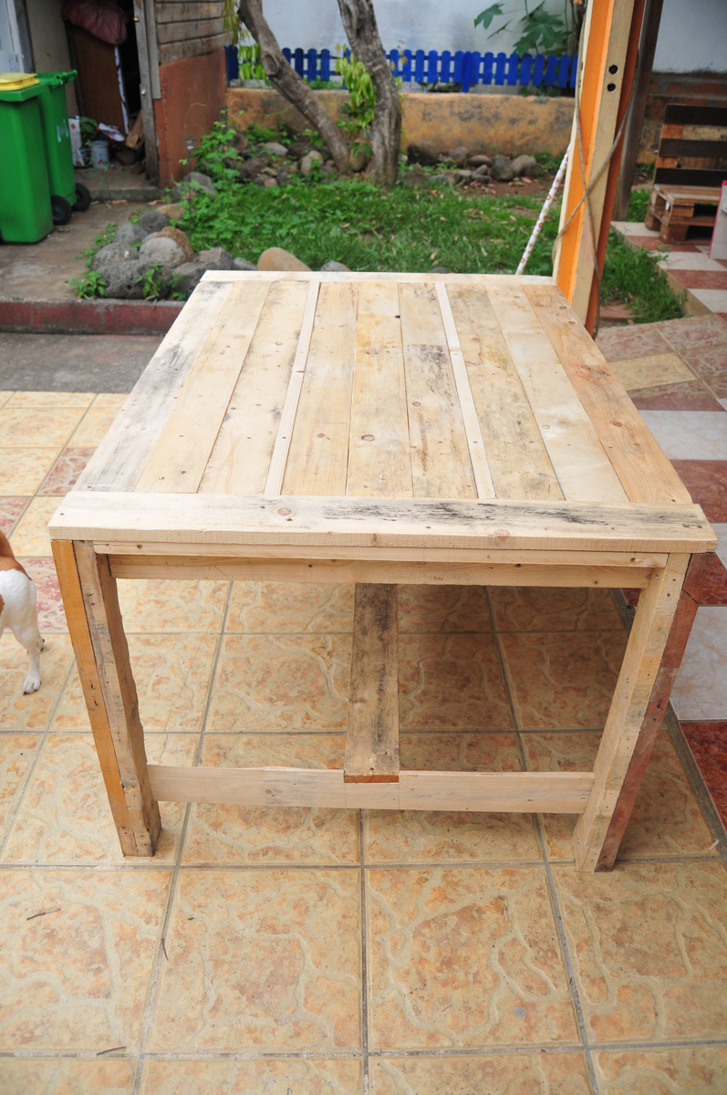  Table (wooden pallets)  Do It Yourself Home Projects from Ana White