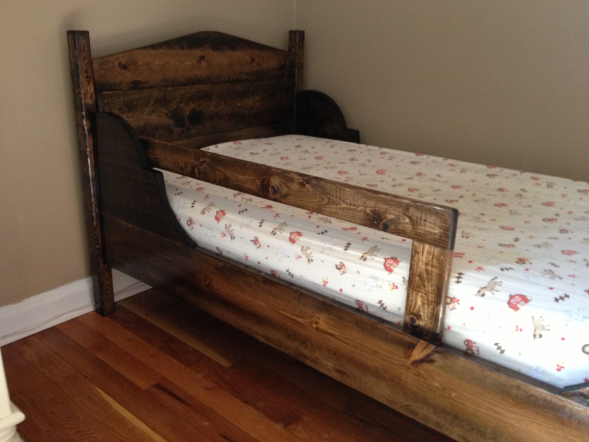 toddlers first bed with mattress