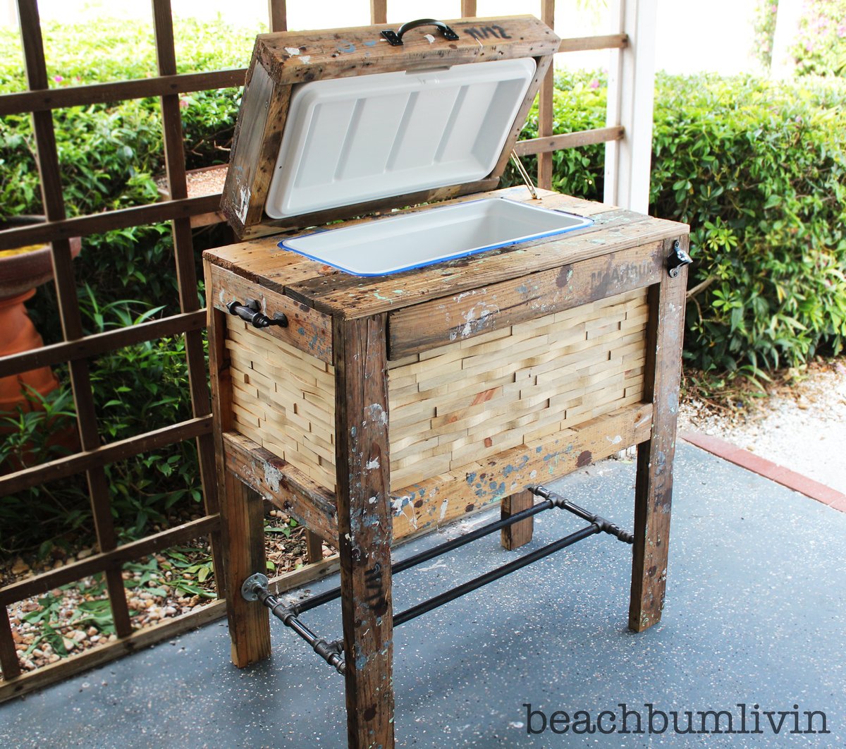 Rustic Wood Cooler Box made from Pallets! | Do It Yourself Home ...
