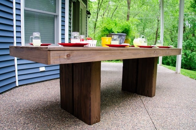  Outdoor Patio Table | Free and Easy DIY Project and Furniture Plans