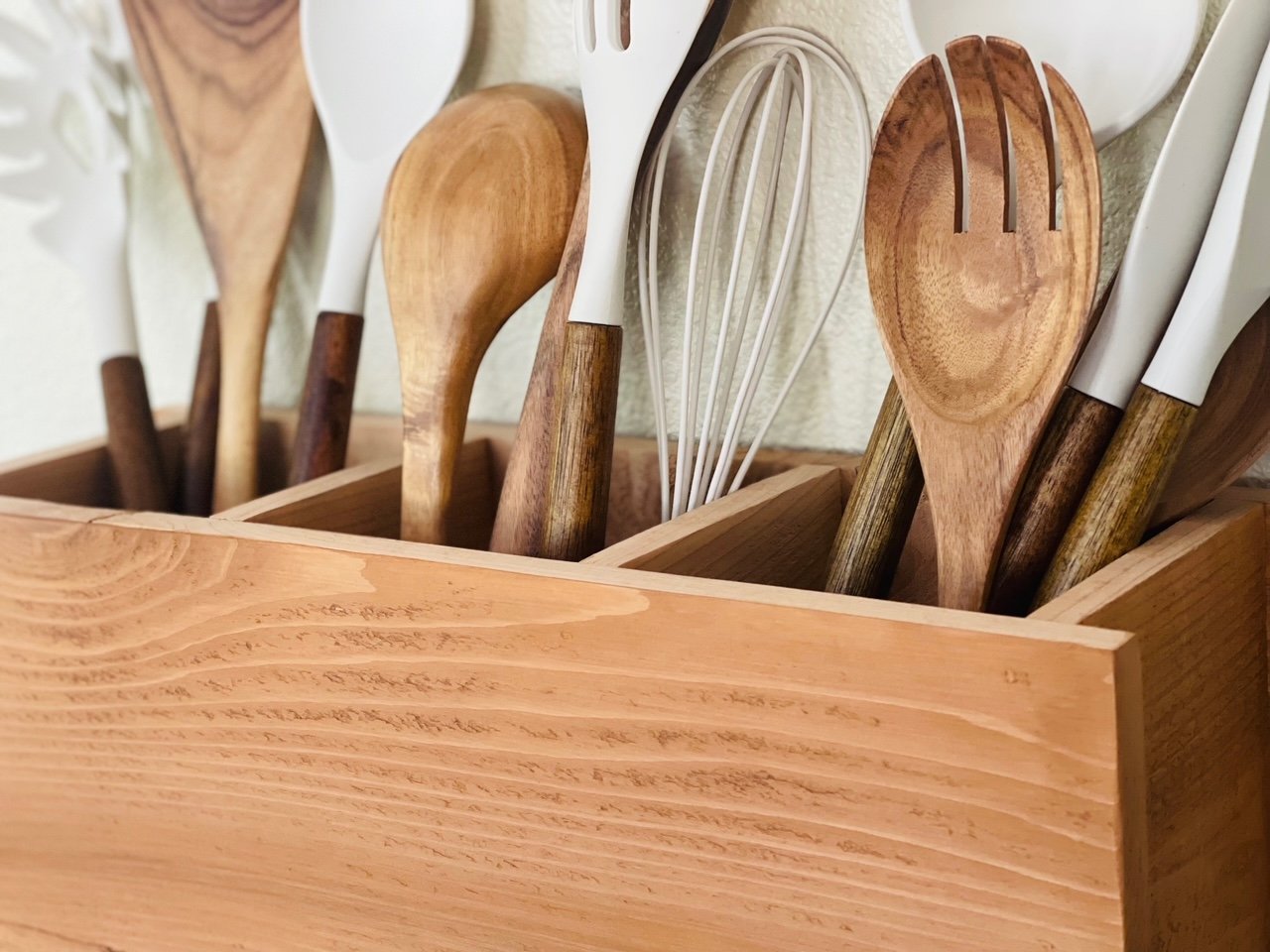 wood utensil caddy