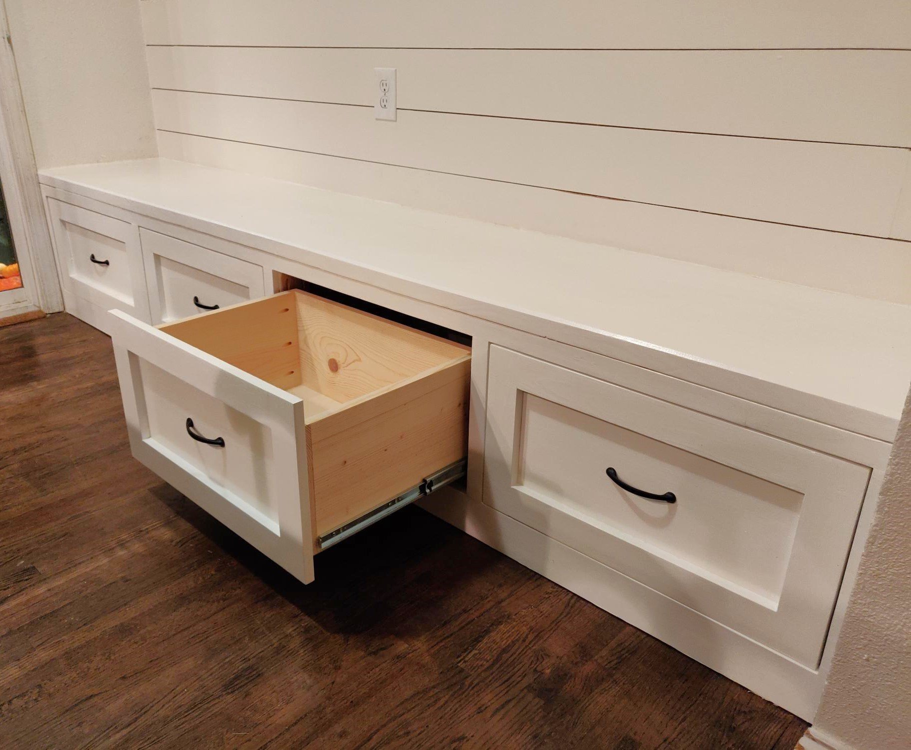 easy bench with drawers