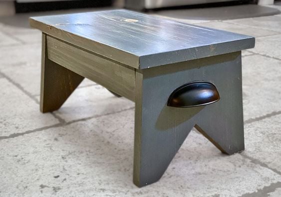 splayed leg step stool